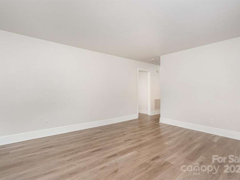 2314 Westerly Hills Drive, Charlotte, NC 28208.  MLS# CAR4279784, YatesRealty ID 30513. 