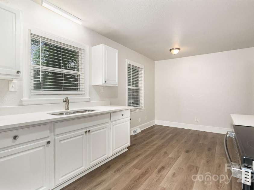 2314 Westerly Hills Drive, Charlotte, NC 28208.  MLS# CAR4279784, YatesRealty ID 30513. 