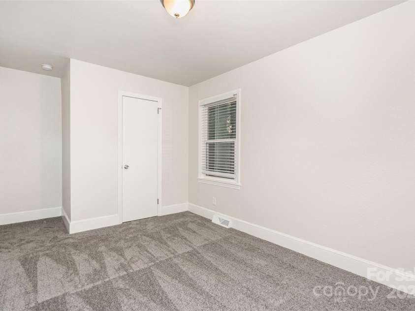 2314 Westerly Hills Drive, Charlotte, NC 28208.  MLS# CAR4279784, YatesRealty ID 30513. 