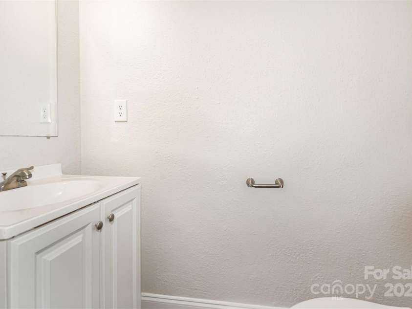 2314 Westerly Hills Drive, Charlotte, NC 28208.  MLS# CAR4279784, YatesRealty ID 30513. 