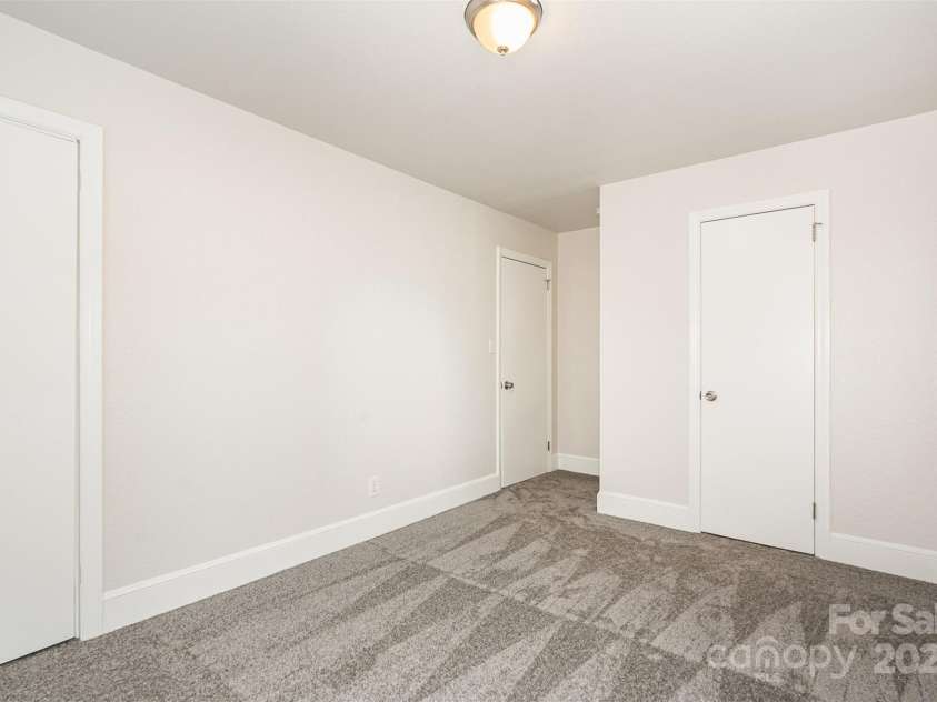 2314 Westerly Hills Drive, Charlotte, NC 28208.  MLS# CAR4279784, YatesRealty ID 30513. 