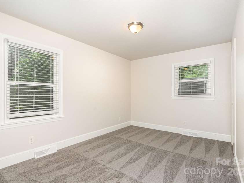 2314 Westerly Hills Drive, Charlotte, NC 28208.  MLS# CAR4279784, YatesRealty ID 30513. 