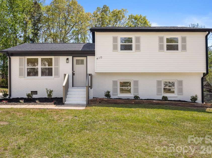410 York Road, Troutman, NC 28166.  MLS# CAR4367310, YatesRealty ID 30513. 