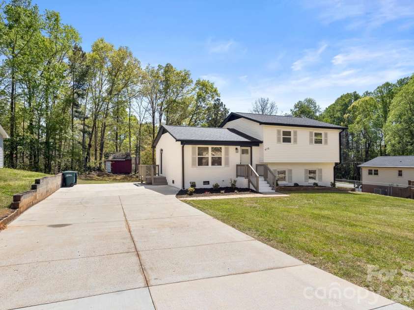 410 York Road, Troutman, NC 28166.  MLS# CAR4367310, YatesRealty ID 30513. 