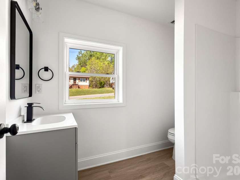 410 York Road, Troutman, NC 28166.  MLS# CAR4367310, YatesRealty ID 30513. 