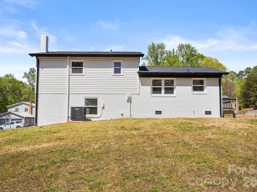 410 York Road, Troutman, NC 28166.  MLS# CAR4367310, YatesRealty ID 30513. 