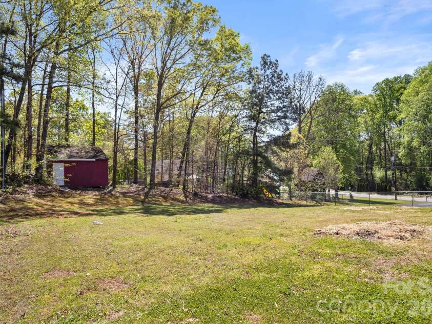 410 York Road, Troutman, NC 28166.  MLS# CAR4367310, YatesRealty ID 30513. 