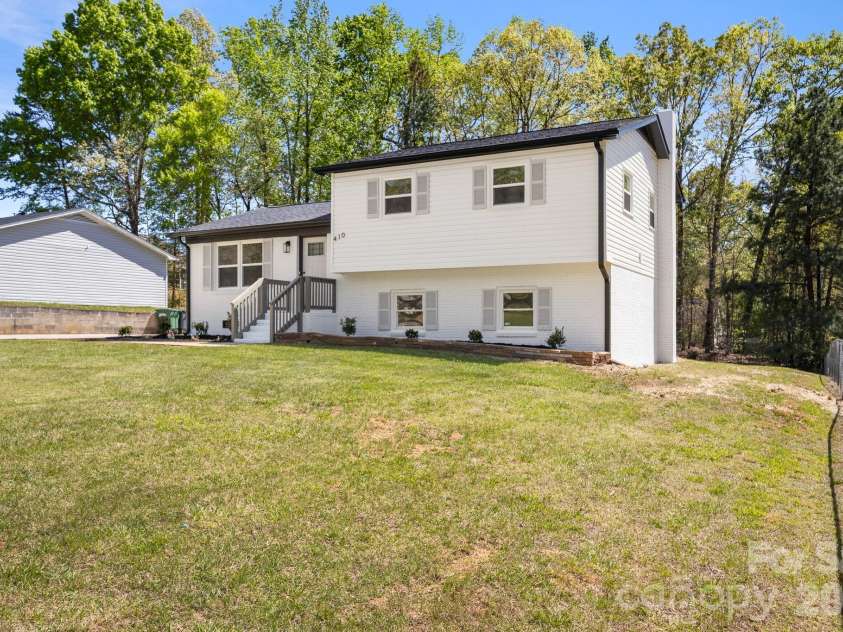 410 York Road, Troutman, NC 28166.  MLS# CAR4367310, YatesRealty ID 30513. 