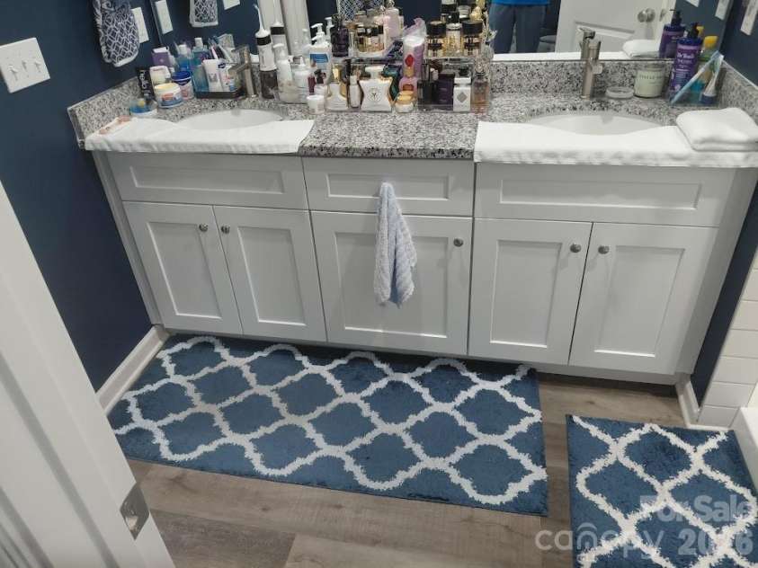 12235 Mallard Ridge Drive, Charlotte, NC 28269.  MLS# CAR4390821, YatesRealty ID 30514. Master bath