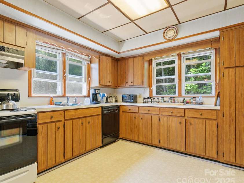 50 Kaesler Lane, Burnsville, NC 28714.  MLS# CAR4275210, YatesRealty ID 30514. 