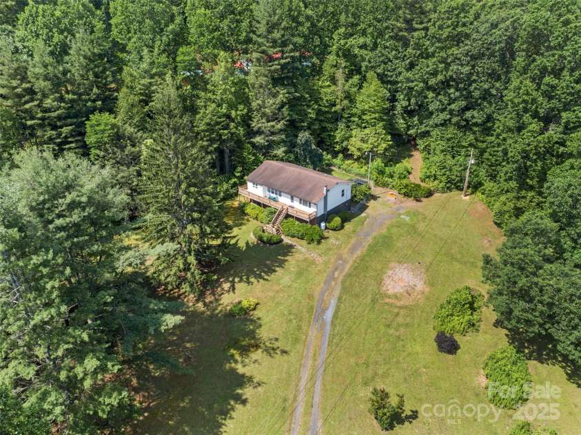 50 Kaesler Lane, Burnsville, NC 28714.  MLS# CAR4275210, YatesRealty ID 30514. 