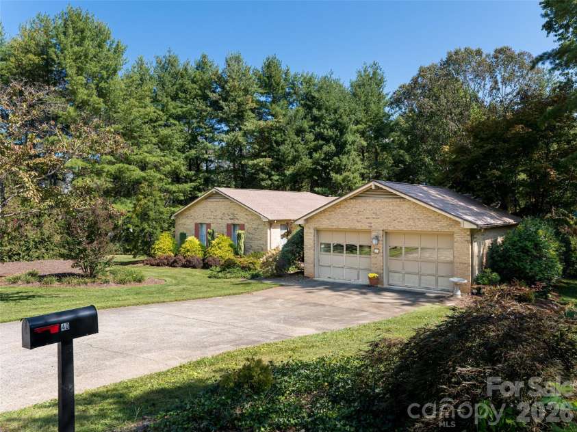 40 Applecross Road, Weaverville, NC 28787.  MLS# CAR4383217, YatesRealty ID 30515. 