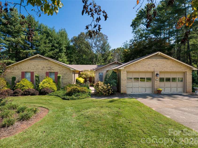 40 Applecross Road, Weaverville, NC 28787.  MLS# CAR4383217, YatesRealty ID 30515. 