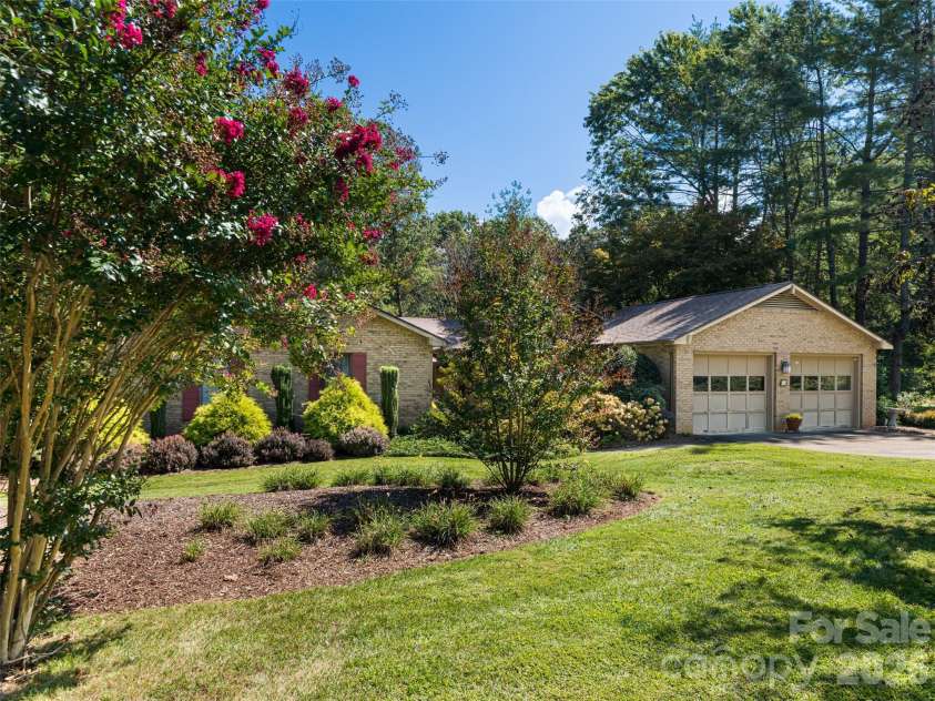 40 Applecross Road, Weaverville, NC 28787.  MLS# CAR4383217, YatesRealty ID 30515. 