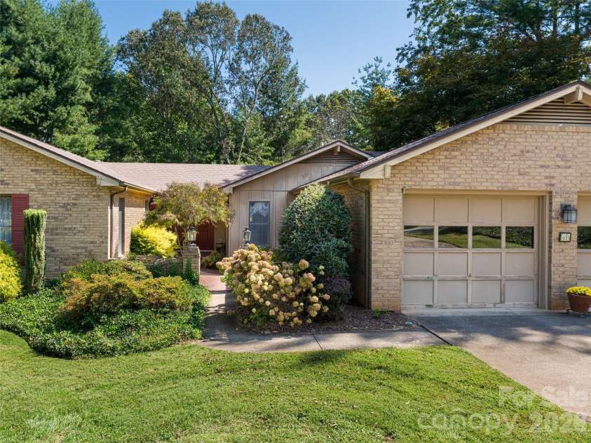 40 Applecross Road, Weaverville, NC 28787.  MLS# CAR4383217, YatesRealty ID 30515. 