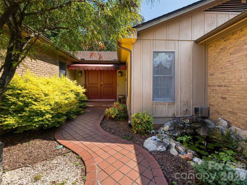 40 Applecross Road, Weaverville, NC 28787.  MLS# CAR4383217, YatesRealty ID 30515. 