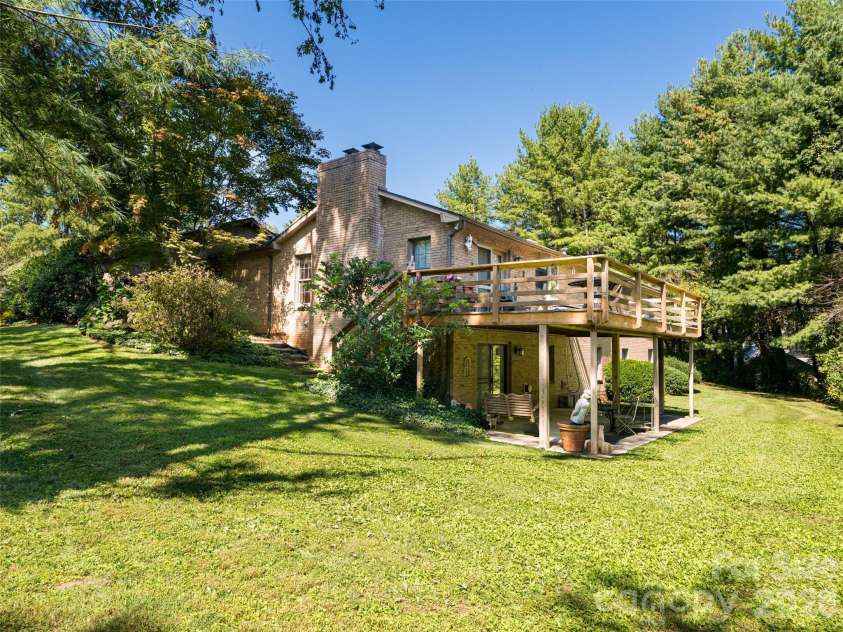 40 Applecross Road, Weaverville, NC 28787.  MLS# CAR4383217, YatesRealty ID 30515. 
