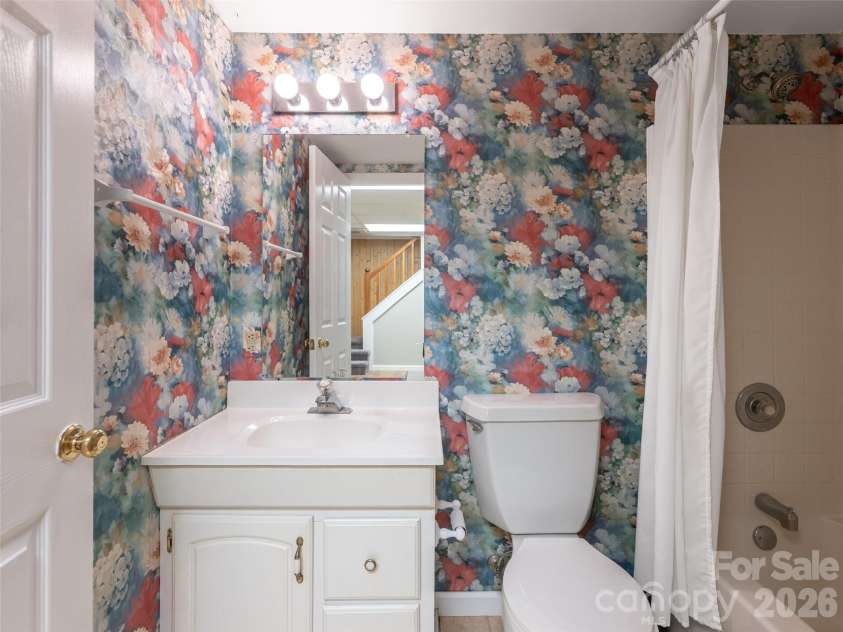 40 Applecross Road, Weaverville, NC 28787.  MLS# CAR4383217, YatesRealty ID 30515. Full bath in basement