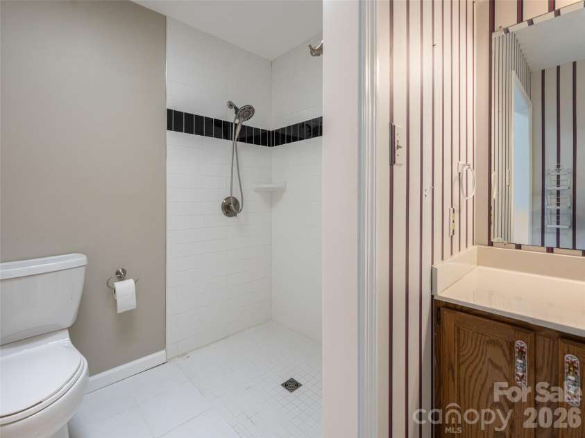 40 Applecross Road, Weaverville, NC 28787.  MLS# CAR4383217, YatesRealty ID 30515. No threshold shower