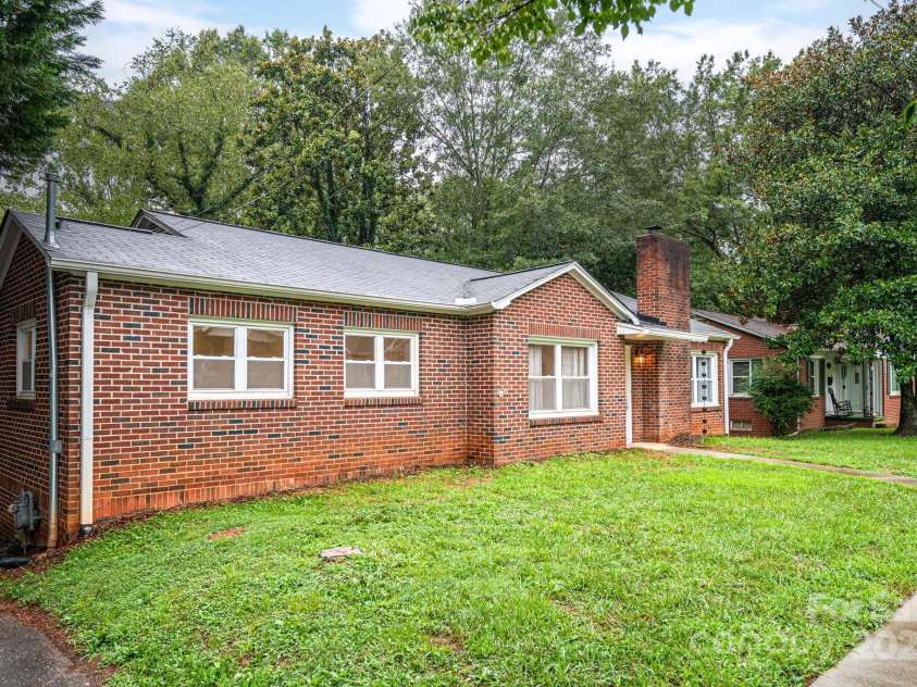 727 3rd Avenue, Hickory, NC 28601.  MLS# CAR4277952, YatesRealty ID 30515. 