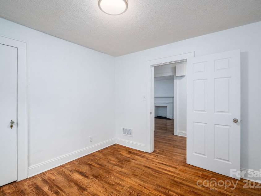 727 3rd Avenue, Hickory, NC 28601.  MLS# CAR4277952, YatesRealty ID 30515. 