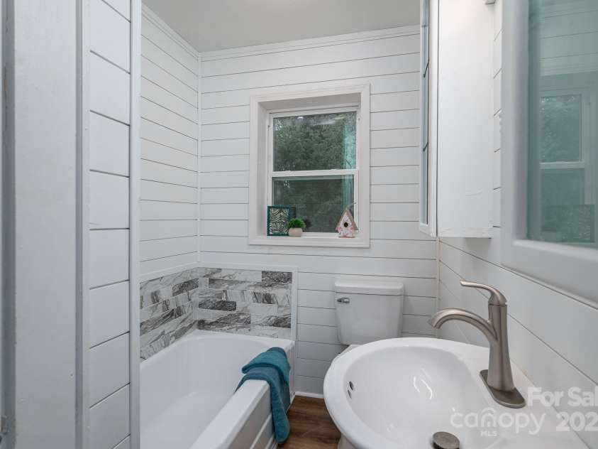 727 3rd Avenue, Hickory, NC 28601.  MLS# CAR4277952, YatesRealty ID 30515. 