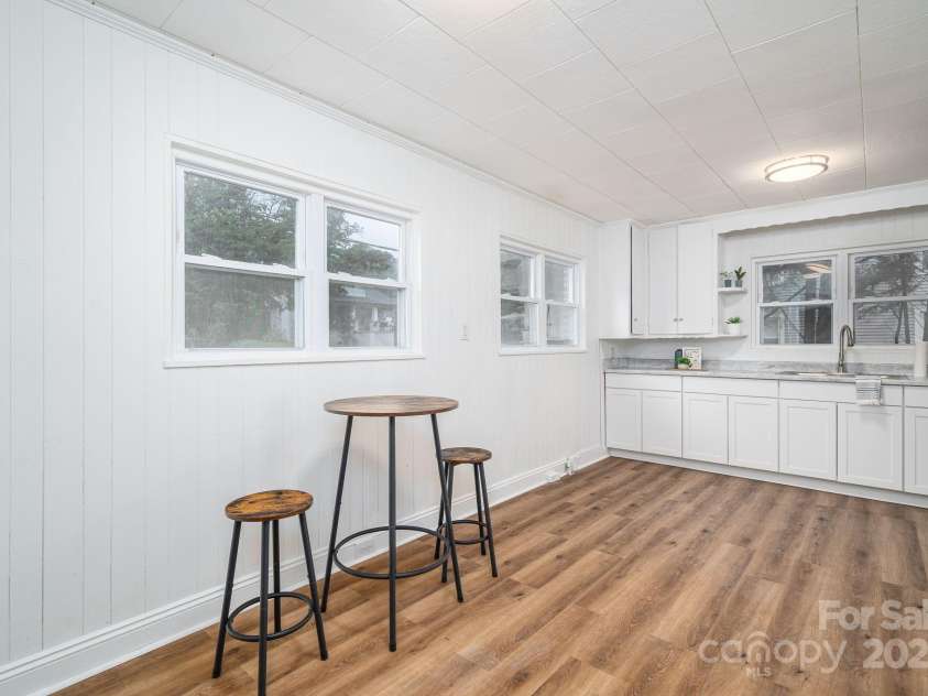 727 3rd Avenue, Hickory, NC 28601.  MLS# CAR4277952, YatesRealty ID 30515. 