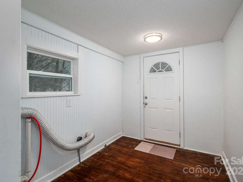 727 3rd Avenue, Hickory, NC 28601.  MLS# CAR4277952, YatesRealty ID 30515. 