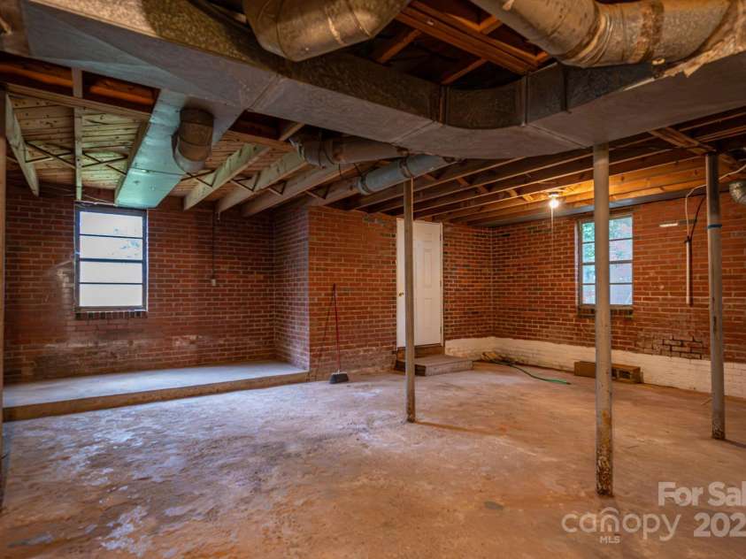 727 3rd Avenue, Hickory, NC 28601.  MLS# CAR4277952, YatesRealty ID 30515. 