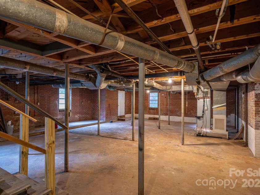 727 3rd Avenue, Hickory, NC 28601.  MLS# CAR4277952, YatesRealty ID 30515. 