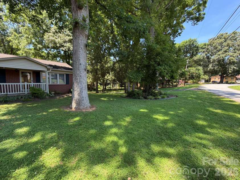 110 1st Street Place, Conover, NC 28613.  MLS# CAR4390442, YatesRealty ID 30517. 
