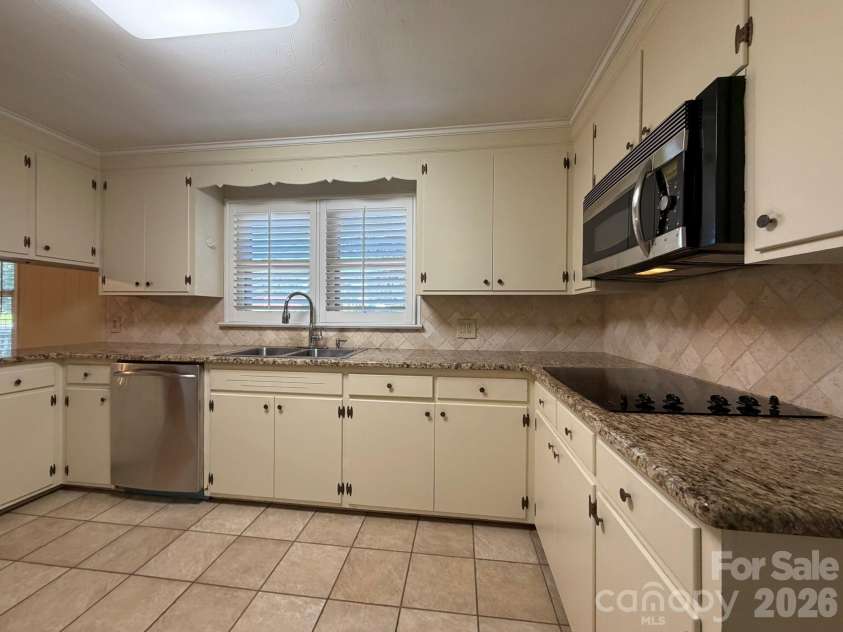 110 1st Street Place, Conover, NC 28613.  MLS# CAR4390442, YatesRealty ID 30517. 
