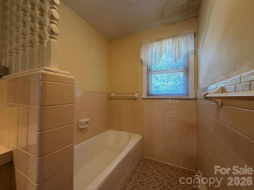 110 1st Street Place, Conover, NC 28613.  MLS# CAR4390442, YatesRealty ID 30517. 