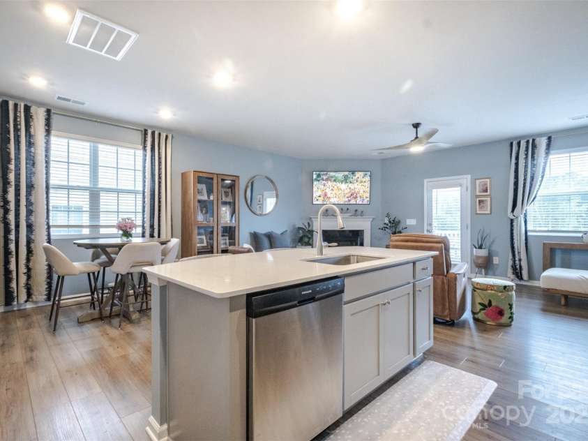 5036 Moss Pine Way, Tega Cay, SC 29708.  MLS# CAR4283951, YatesRealty ID 30518. Kitchen Island