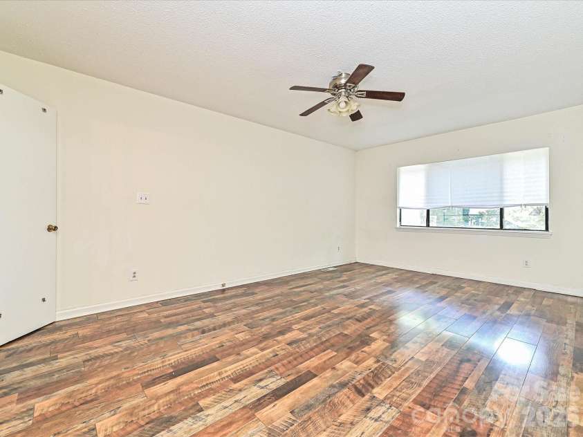 8401 Barncliff Road, Charlotte, NC 28227.  MLS# CAR4404794, YatesRealty ID 30518. 