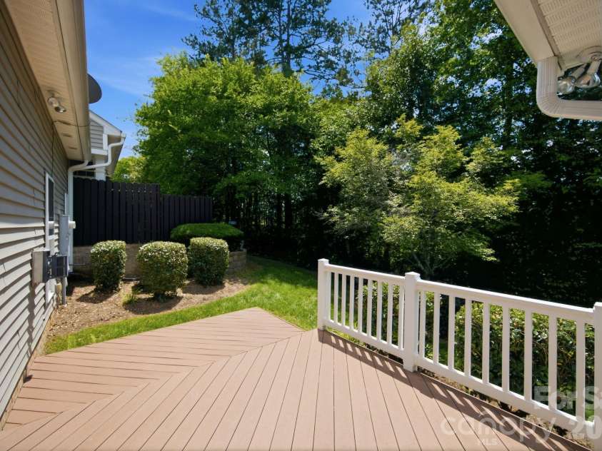 10149 Linksland Drive, Huntersville, NC 28078.  MLS# CAR4386640, YatesRealty ID 30519. 