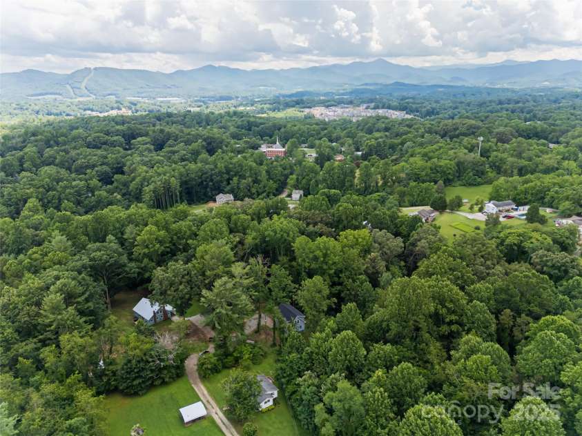 239 Bonnies Meadow Place, Asheville, NC 28806.  MLS# CAR4279570, YatesRealty ID 30519. 
