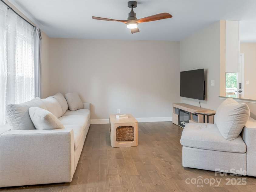 239 Bonnies Meadow Place, Asheville, NC 28806.  MLS# CAR4279570, YatesRealty ID 30519. 