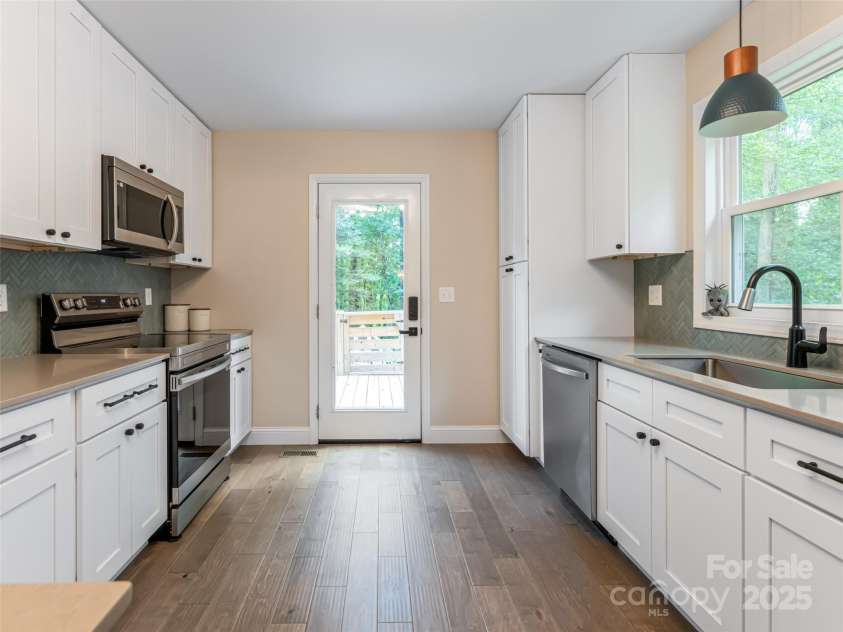 239 Bonnies Meadow Place, Asheville, NC 28806.  MLS# CAR4279570, YatesRealty ID 30519. 