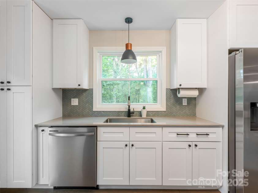 239 Bonnies Meadow Place, Asheville, NC 28806.  MLS# CAR4279570, YatesRealty ID 30519. 