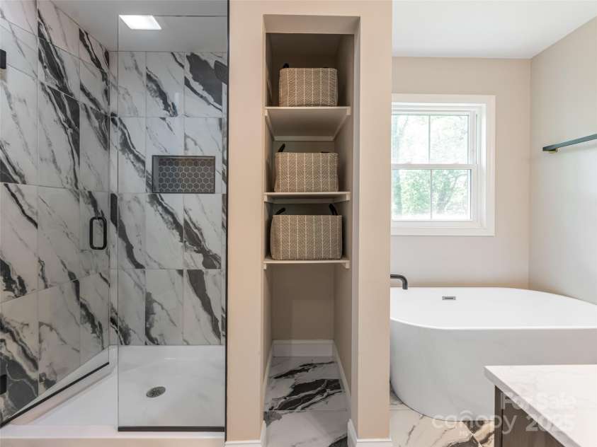 239 Bonnies Meadow Place, Asheville, NC 28806.  MLS# CAR4279570, YatesRealty ID 30519. 