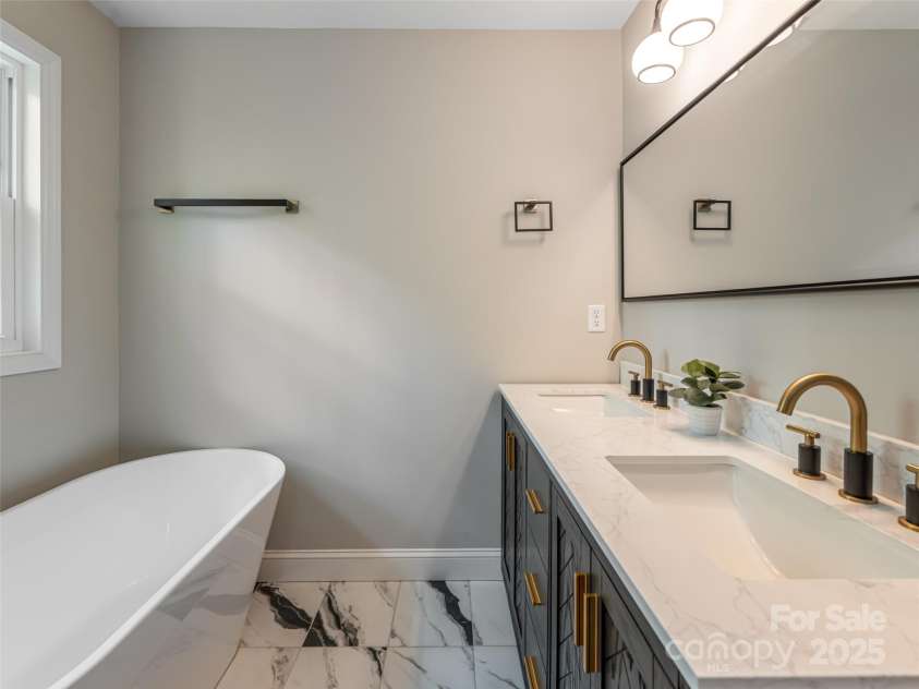 239 Bonnies Meadow Place, Asheville, NC 28806.  MLS# CAR4279570, YatesRealty ID 30519. 