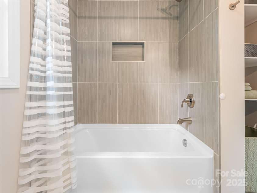 239 Bonnies Meadow Place, Asheville, NC 28806.  MLS# CAR4279570, YatesRealty ID 30519. 