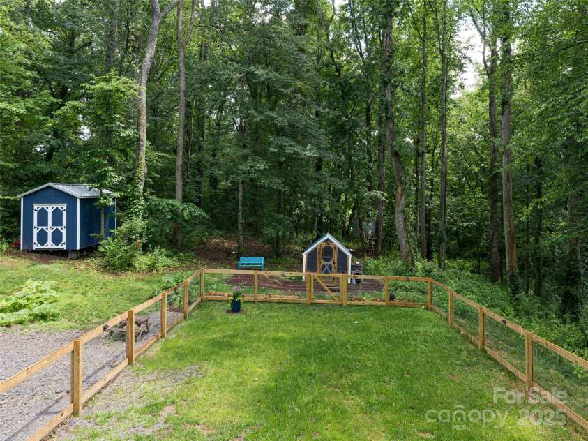 239 Bonnies Meadow Place, Asheville, NC 28806.  MLS# CAR4279570, YatesRealty ID 30519. 