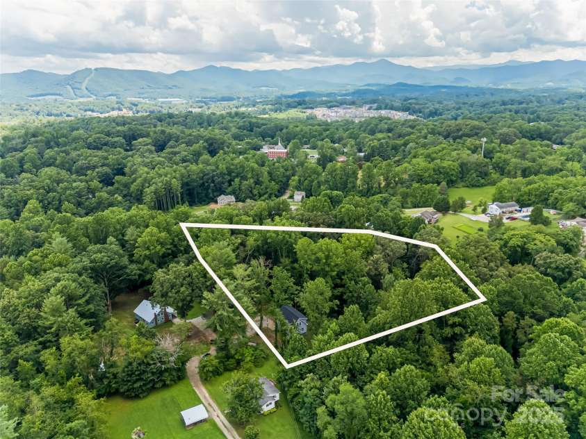 239 Bonnies Meadow Place, Asheville, NC 28806.  MLS# CAR4279570, YatesRealty ID 30519. 