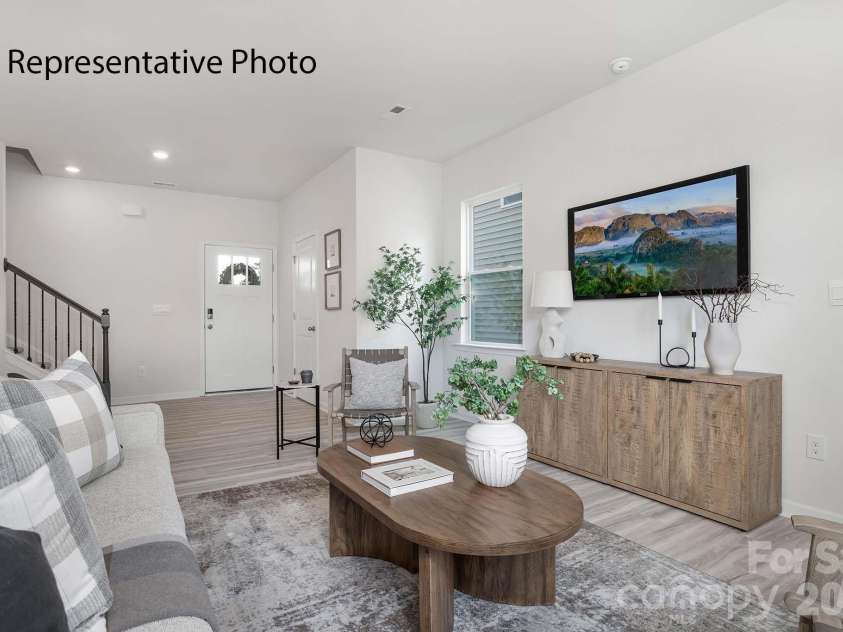 2062 10th Street, Hickory, NC 28602.  MLS# CAR4338586, YatesRealty ID 3052. 