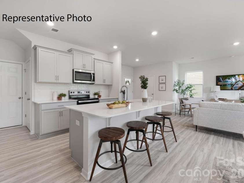 2062 10th Street, Hickory, NC 28602.  MLS# CAR4338586, YatesRealty ID 3052. 