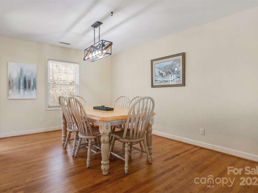 5230 Northview Drive, Hickory, NC 28601.  MLS# CAR4233667, YatesRealty ID 3052. 