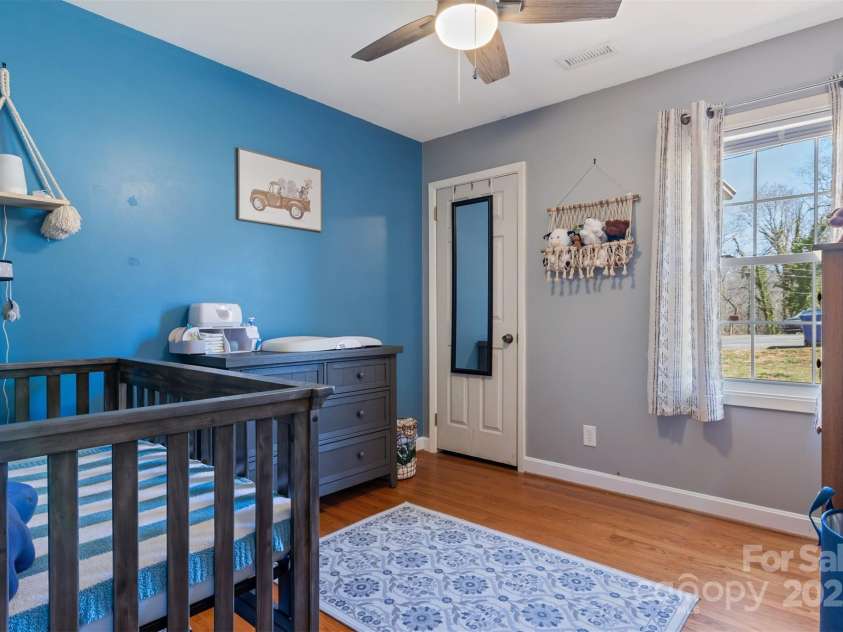 5230 Northview Drive, Hickory, NC 28601.  MLS# CAR4233667, YatesRealty ID 3052. 