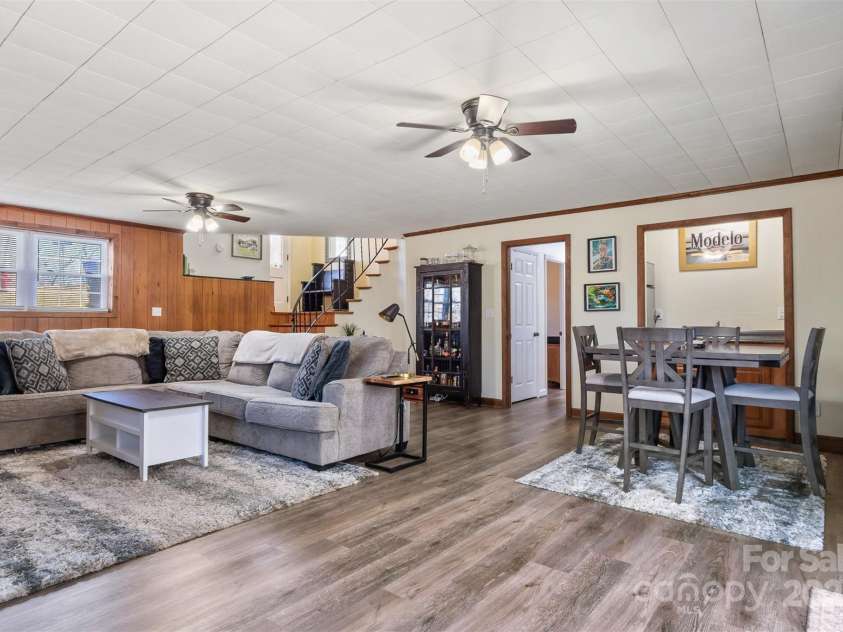 5230 Northview Drive, Hickory, NC 28601.  MLS# CAR4233667, YatesRealty ID 3052. 